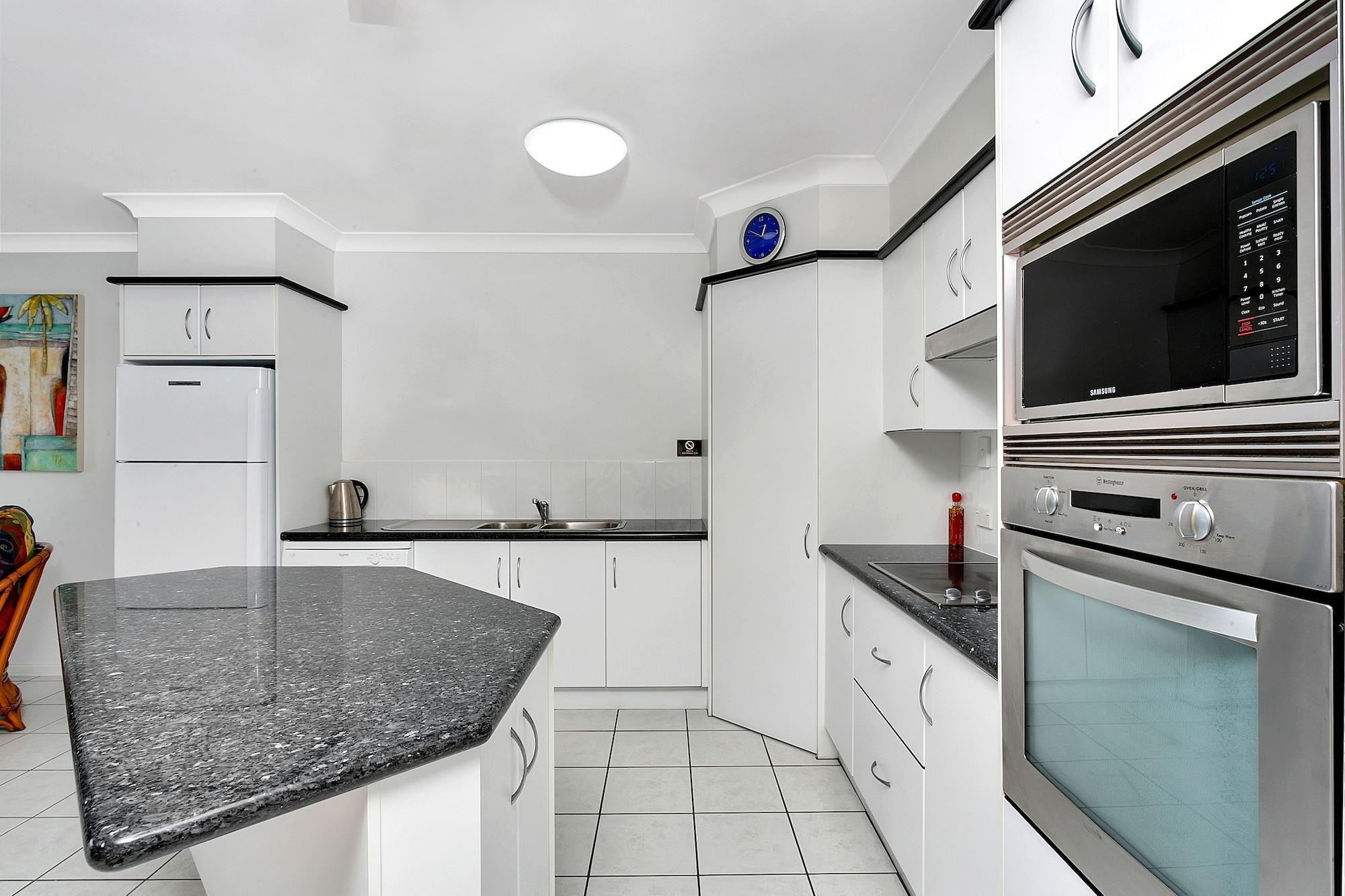 Beachfront Apartments On טריניטי ביץ' מראה חיצוני תמונה